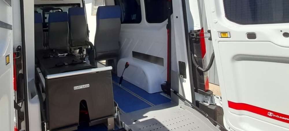 Indusauto entrega las primeras ambulancias tipo A2 de la línea de producción IH-TFP