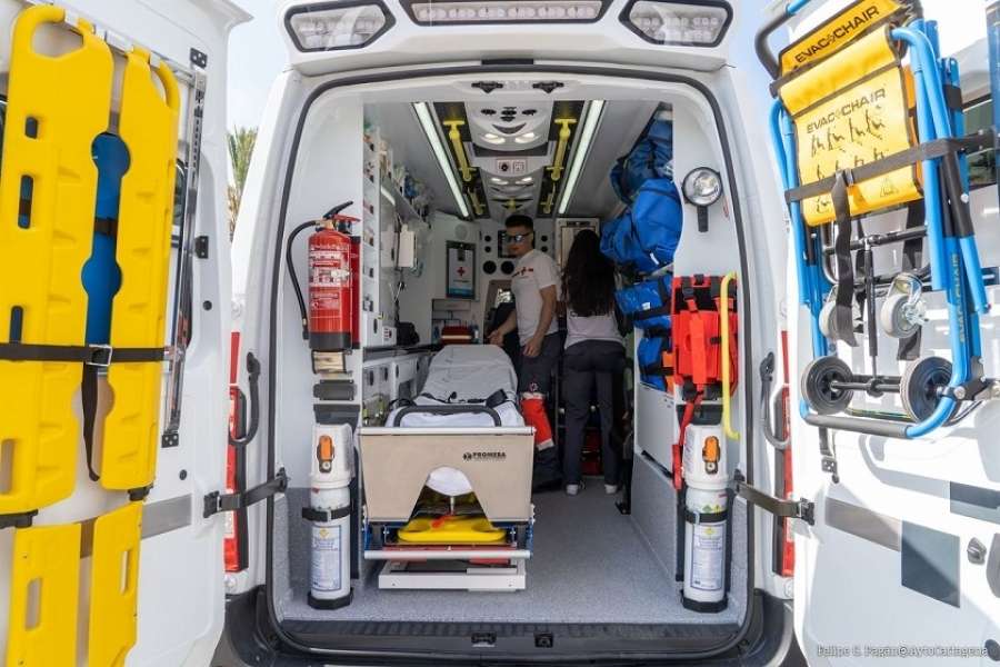Cruz Roja Cartagena estrena una ambulancia de Soporte Vital Básico