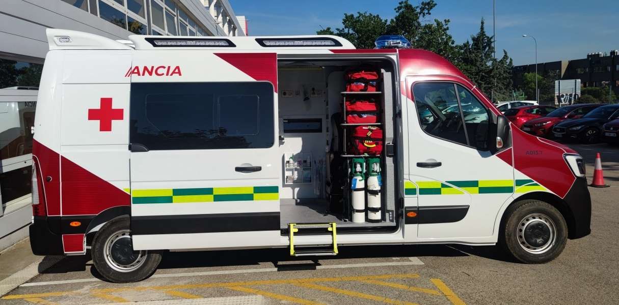 Cruz Roja recibe once nuevas ambulancias de Renault de la empresa Fraikin
