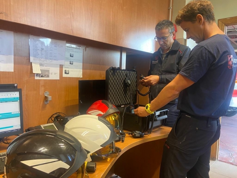 Los bomberos de Ávila mejoran su equipo de seguridad con un sistema de comunicaciones