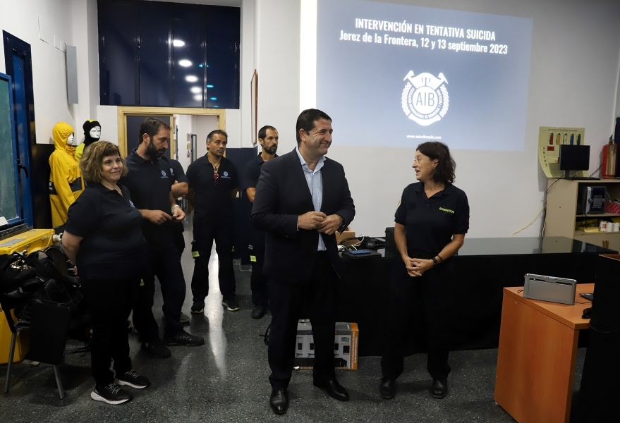 Los bomberos de Cádiz reciben un curso de intervención en tentativas suicidas