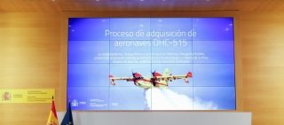 Teresa Ribera y Margarita Robles han firmado un acuerdo que contempla la adquisición de siete aeronaves a la compañía canadiense De Havilland Canada. El 43 Grupo de Fuerzas Aéreas del Ejército del Aire y del Espacio, que opera los aviones, y la UME serán los encargados de gestionar su uso.