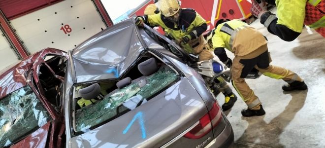 Los bomberos de Bizkaia celebran su campeonato anual para entrenar los rescates en accidentes de tráfico