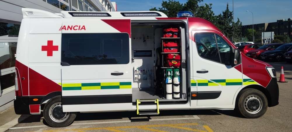 Cruz Roja recibe once nuevas ambulancias de la empresa Fraikin