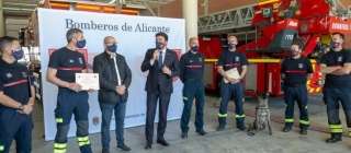 Alicante rinde homenaje a las unidades de búsqueda y rescate, y canina del SPEIS