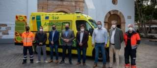 Protección Civil y Bomberos de Pájara reciben una nueva ambulancia 