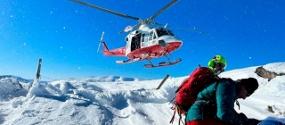 El equipo del helicóptero de Cantabria rescató al doble de personas en 2022 