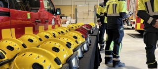 Los Bomberos de Fuengirola reciben 30 nuevos cascos de última generación