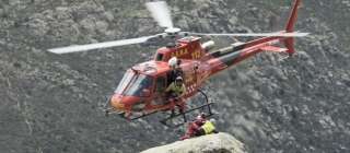Personal del SUMMA 112 acompañará a los bomberos en el helicóptero del GERA