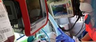 El 061 andaluz realiza con éxito su primera transfusión de sangre en el aire 