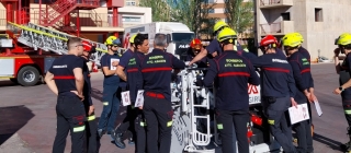 Los bomberos de Albacete se forman en el uso de la nueva autoescala de Magirus 