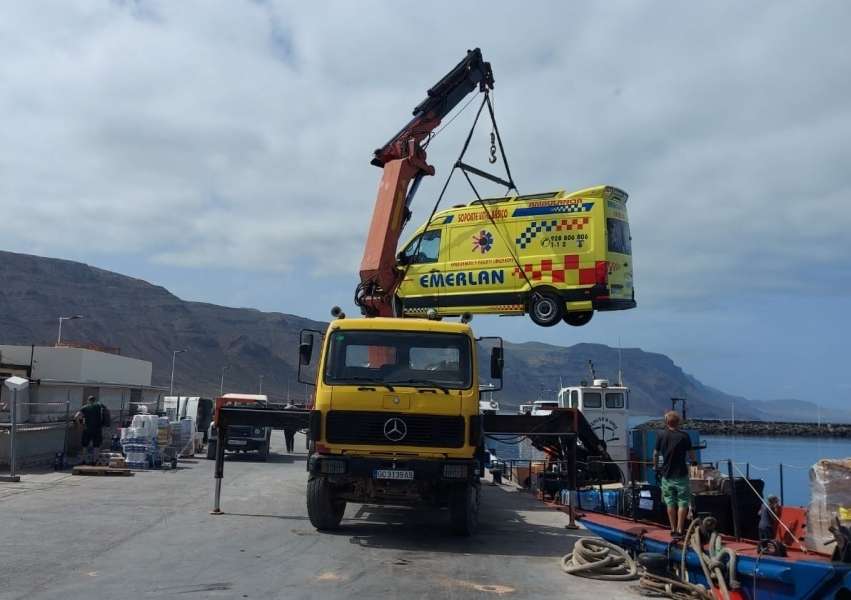 Nueva ambulancia de Emerlan para atender emergencias en la isla de La Graciosa 