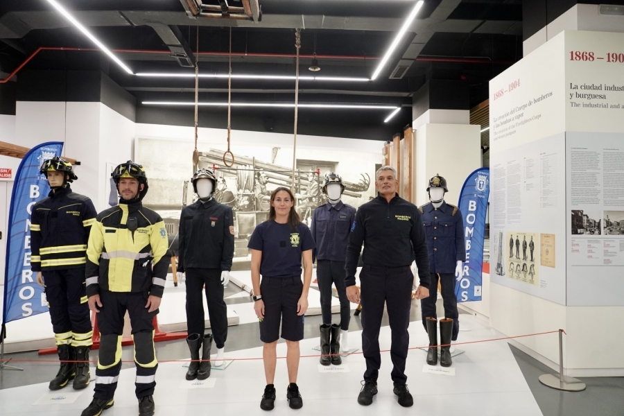 El Cuerpo de Bomberos de Madrid incorpora nuevos trajes a su uniformidad