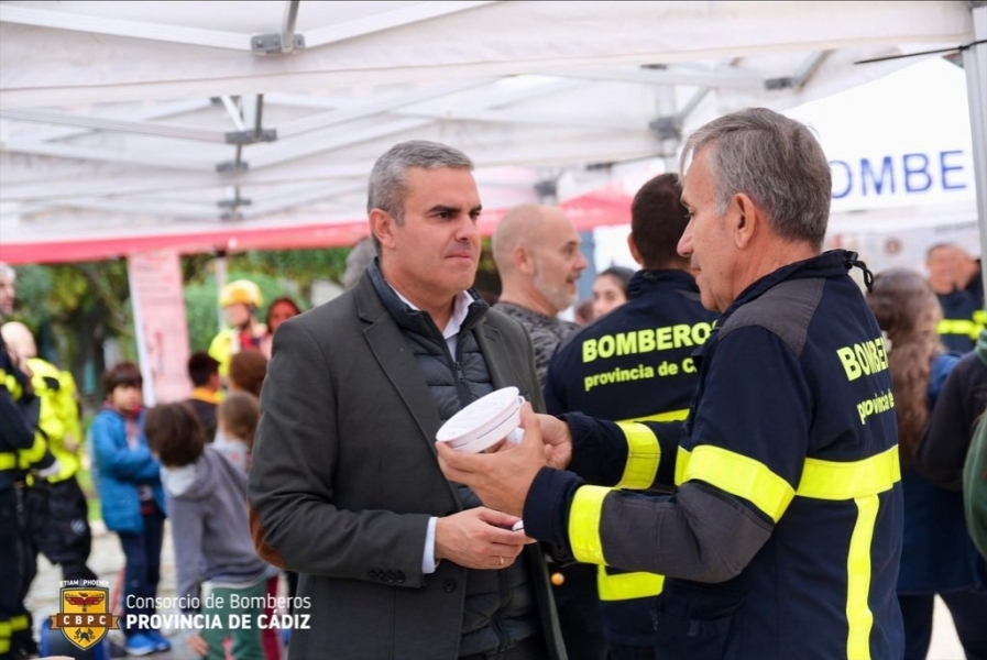 Los bomberos de Cádiz instalarán detectores de humo en los hogares de personas mayores y con movilidad reducida