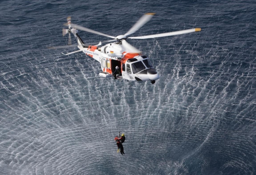 El Gobierno autoriza el contrato de prestación del servicio aéreo con helicópteros de Salvamento Marítimo