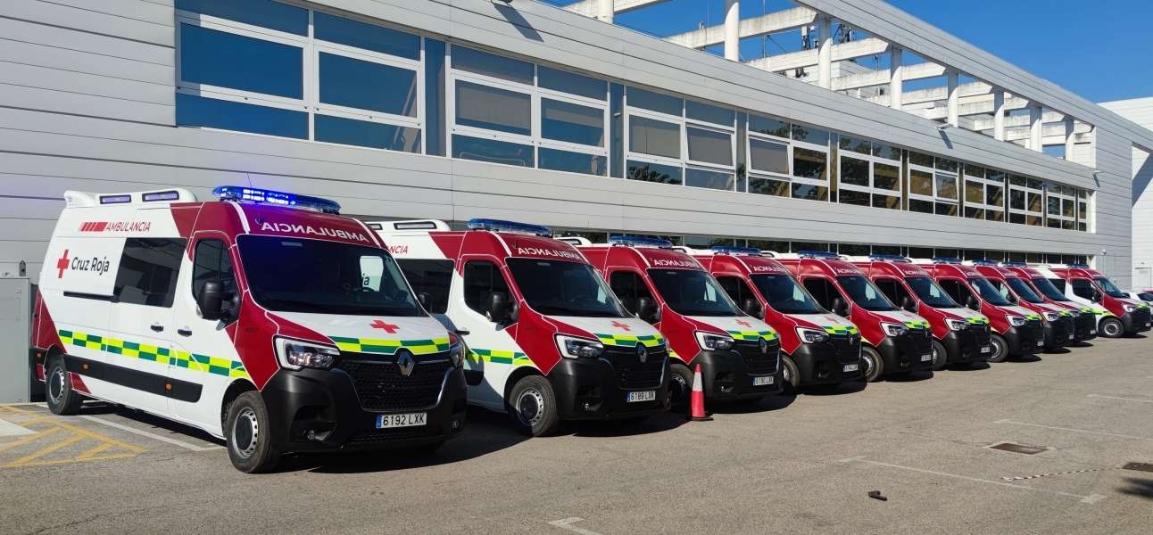 Cruz Roja recibe once nuevas ambulancias de Renault de la empresa Fraikin