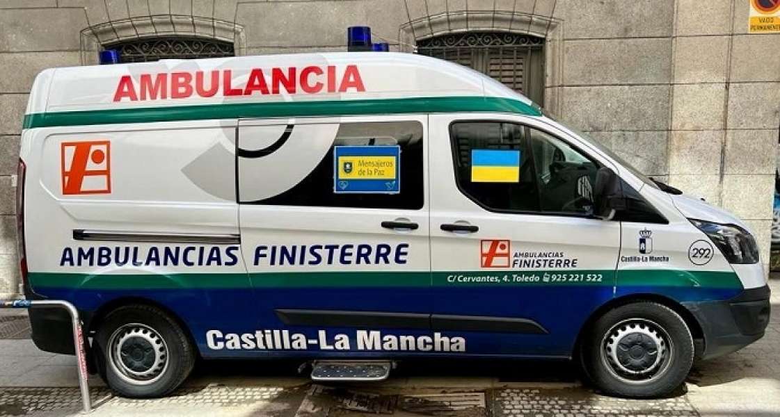 Ambulancias Finisterre dona una ambulancia para Ucrania a Mensajeros de la Paz 