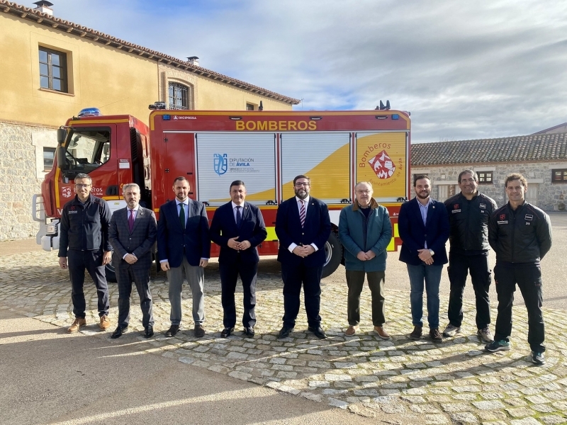 La Diputación de Ávila entrega un camión a los bomberos del Ayuntamiento 