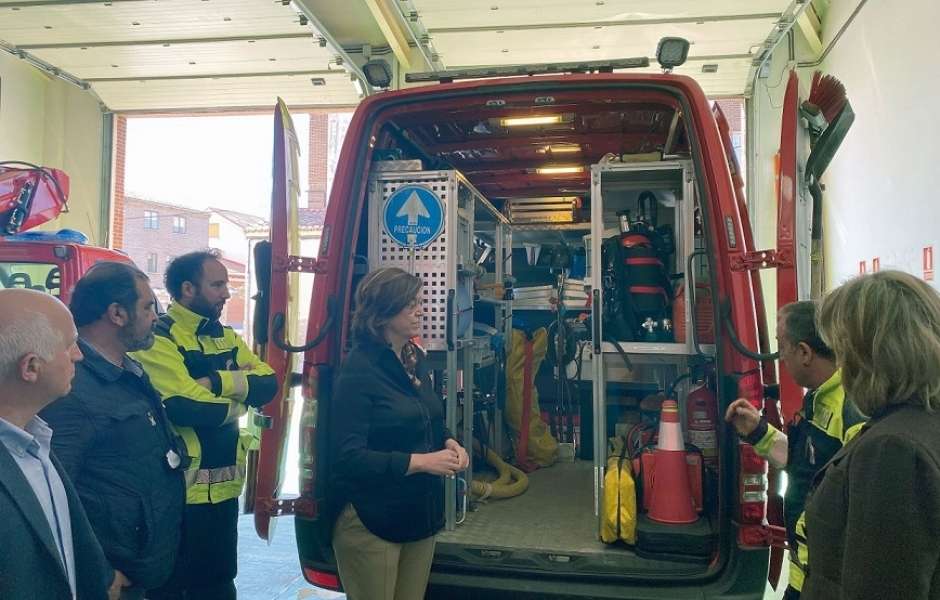 Los bomberos de Baltanás reciben dos nuevos vehículos, trajes y equipamiento