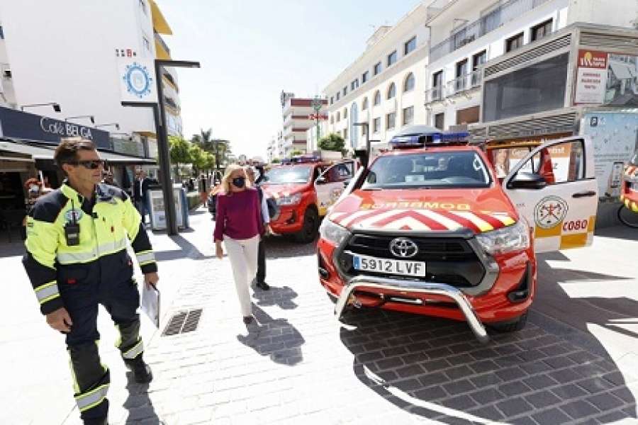 Los bomberos de Marbella estrenan dos vehículos carrozados por Flomeyca