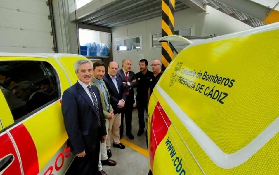 Los bomberos de Cádiz reciben el segundo lote de vehículos tipo pick-up