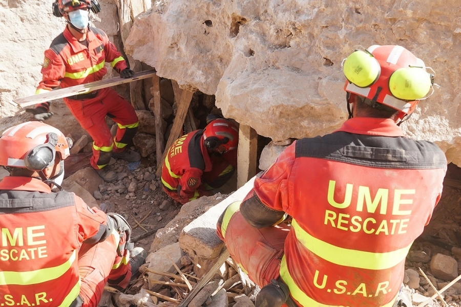 El rey de Marruecos felicita a la UME por su trabajo tras el terremoto