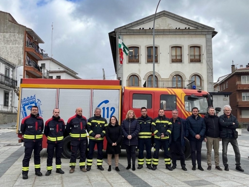 Las Navas del Marqués recibe un camión de bomberos del Ayuntamiento de Madrid