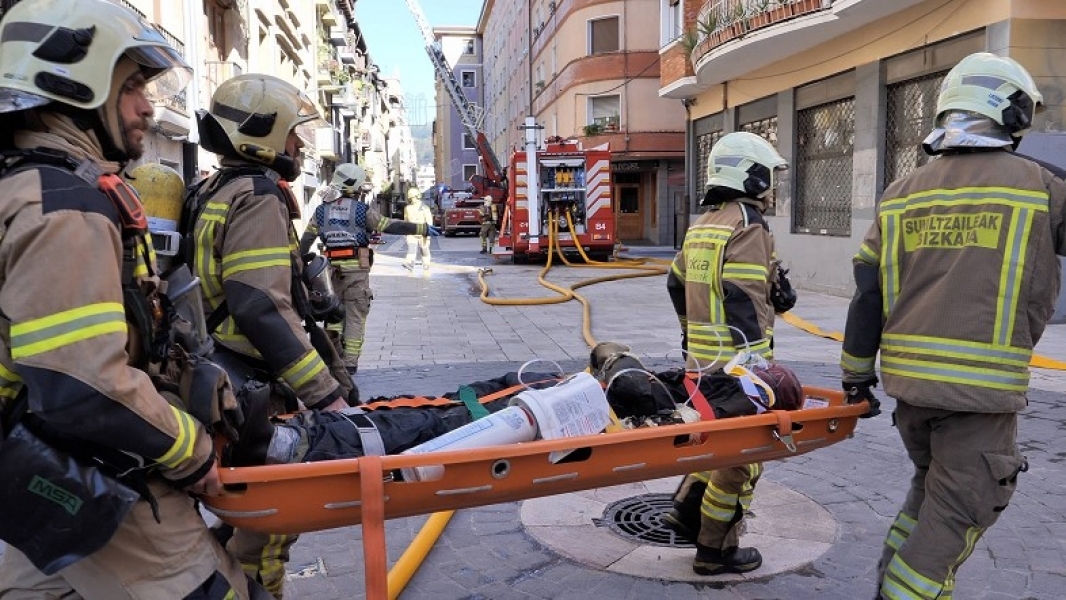 Los bomberos de la Diputación Foral de Bizkaia ensayan su respuesta en caso de incendio en cascos históricos