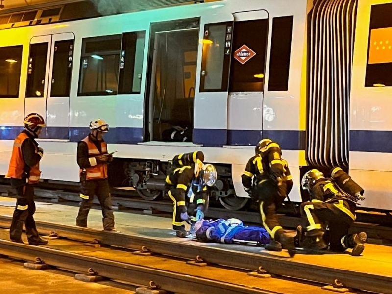 Los servicios de emergencia de Madrid realizan un simulacro en el Metro