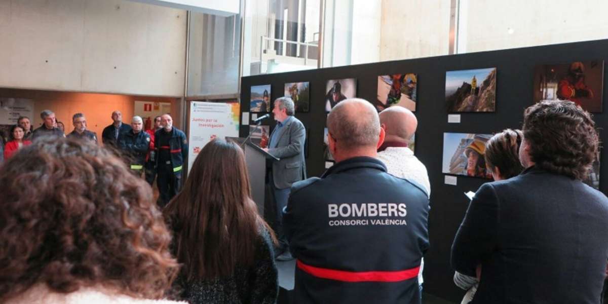 El Consorcio de Bomberos de Valencia presenta su calendario solidario 2018
