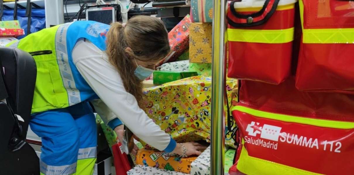 El SUMMA 112 dona juguetes solidarios para menores tutelados de la Comunidad