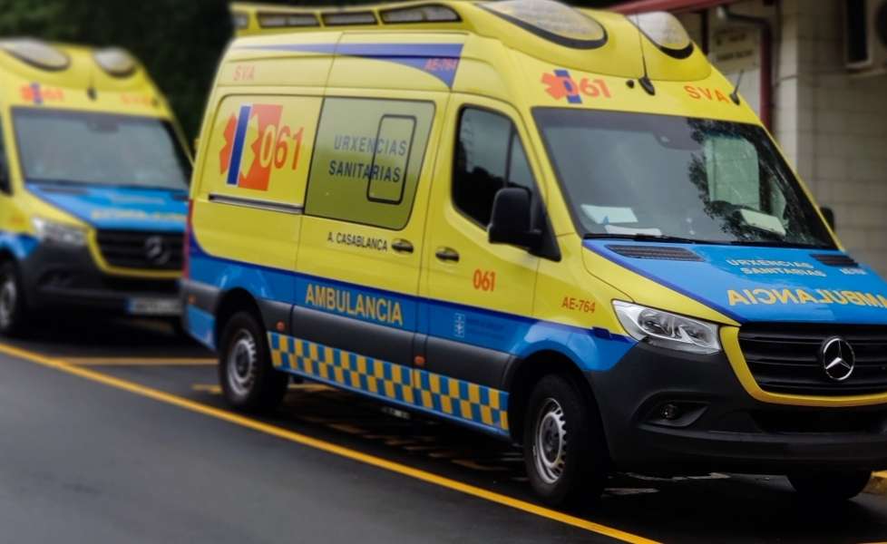 45 ambulancias Mercedes-Benz para el área sanitaria de Santiago y Barganza