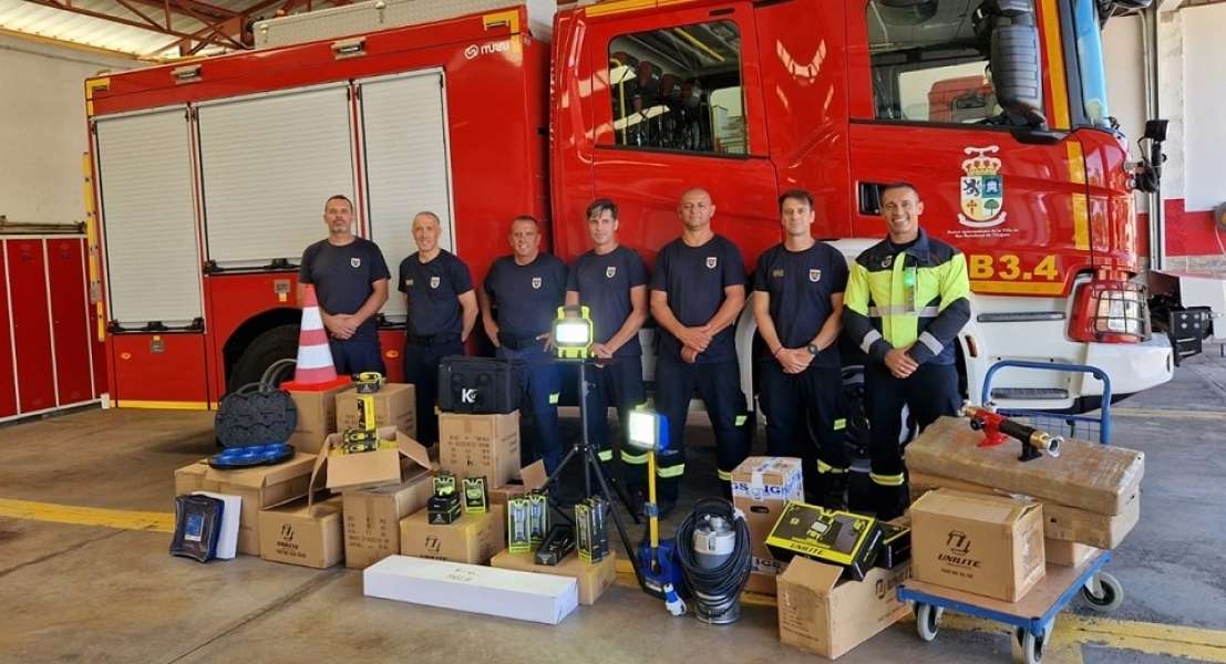 Los bomberos de San Bartolomé reciben nuevos equipos de iluminación 
