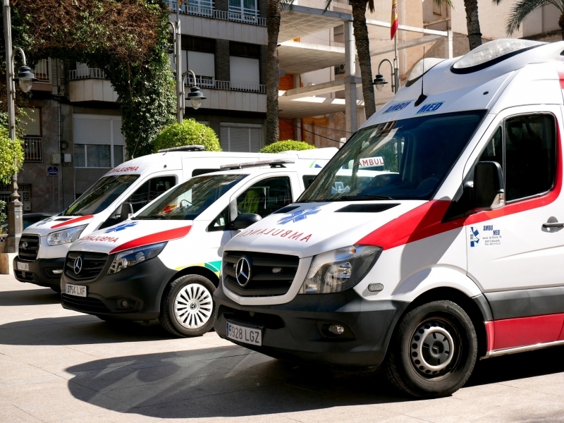 Crevillent presenta nuevas ambulancias de Mercedes-Benz 