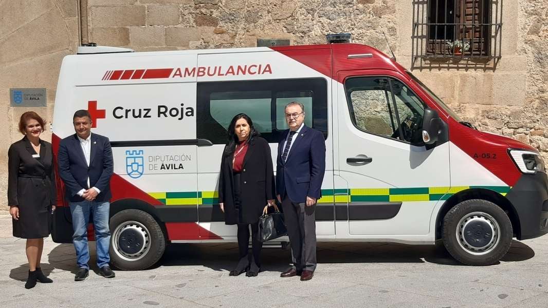 Cruz Roja de Ávila recibe una nueva ambulancia con ayuda de la Diputación 