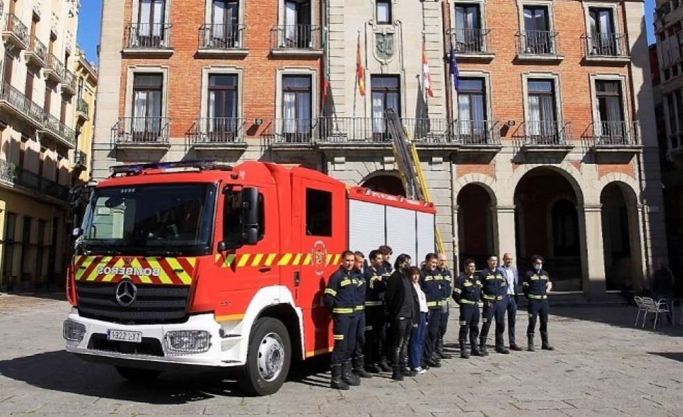 Nuevo camión autobomba de Mercedes-Benz para los bomberos de Zamora 