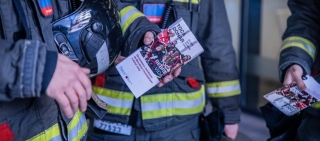 El cuerpo de bomberos de la Ciudad Condal ha organizado la iniciativa junto al colectivo solidario de Bomberos de la Generalitat “Bombers amb cor” y el Banco de Sangre y Tejidos. Las personas que así lo deseen podrán participar esta semana.