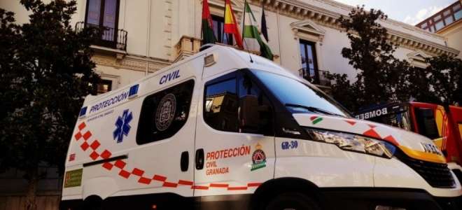 Diputación de Granada entrega dos nuevos vehículos al Parque de Bomberos