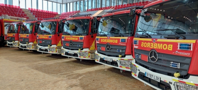 Los bomberos de Madrid presentan sus nuevos vehículos pesados, en imágenes 