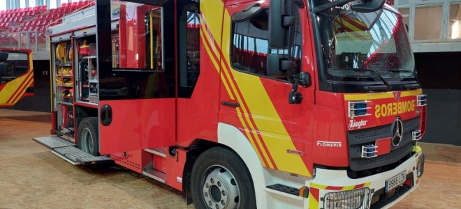 Los bomberos de Madrid presentan sus nuevos vehículos pesados, en imágenes 