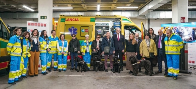 Las ambulancias del SUMMA 112 incorporan perros de asistencia en los traslados
