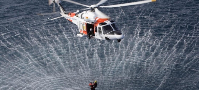 El Gobierno autoriza el contrato de prestación del servicio aéreo con helicópteros de Salvamento Marítimo