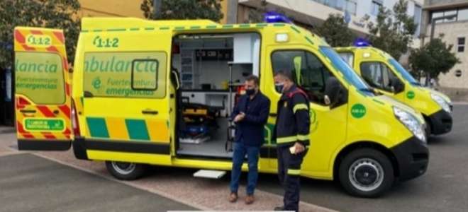 El Cabildo de Fuerteventura recepciona dos ambulancias Renault Master