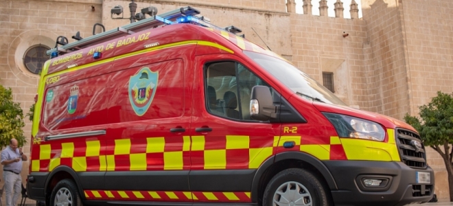 Los bomberos de Badajoz reciben una nueva Ford Transit 
