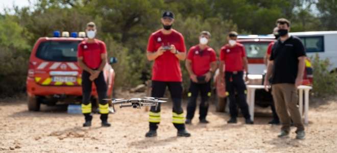 Los bomberos de Ibiza acreditados en el uso de drones