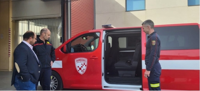 Los bomberos de Teruel reciben una nueva furgoneta