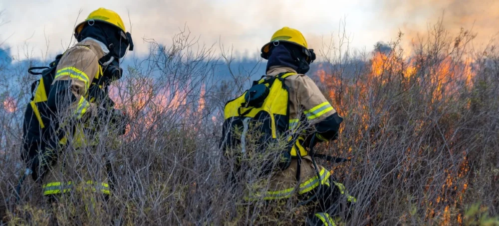 Los bomberos forestales de Madrid amenazan con ir a la huelga en plena temporada de incendios