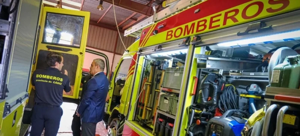 Los Bomberos de Cádiz amplían sus recursos con herramientas eléctricas para intervenciones de rescate