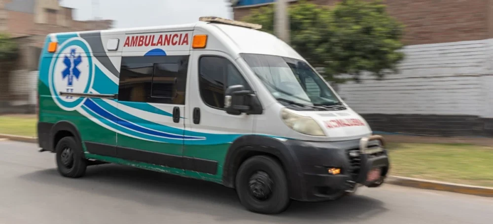 La fiesta se apodera de las ambulancias de Ibiza