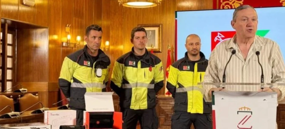 Visores térmicos y carabinas para combatir a la avispa asiática, los nuevos medios de los bomberos de Zamora
